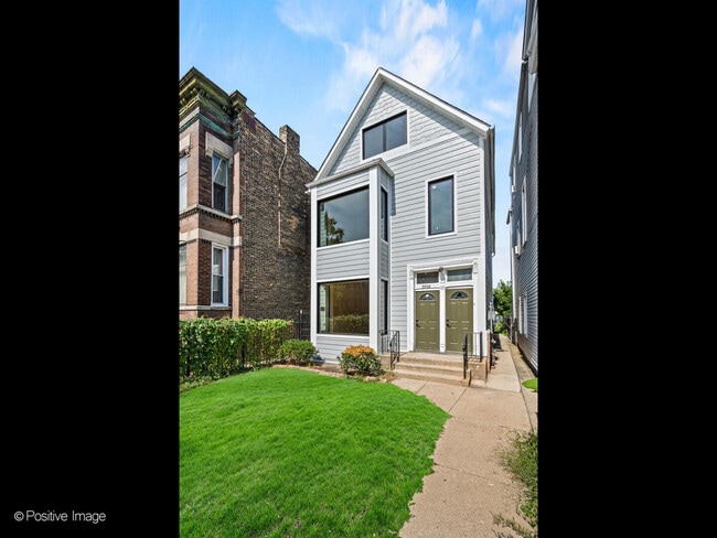 2908 W McLean Ave in Chicago, IL - Building Photo - Building Photo