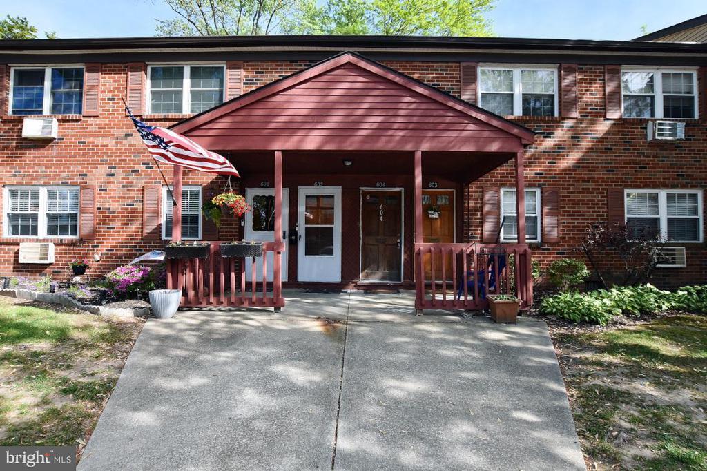 604 Garnet Dr in Burlington, NJ - Building Photo