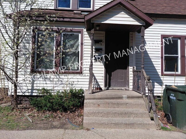 216 W Grand Ave in Muskegon, MI - Building Photo - Building Photo