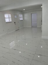 14821 SW 104th Ave in Miami, FL - Foto de edificio - Building Photo