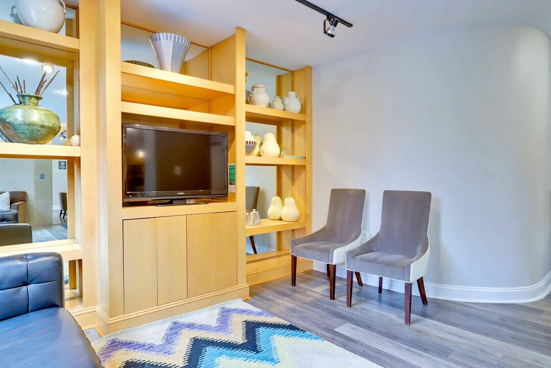 901 N Pollard St in Arlington, VA - Building Photo