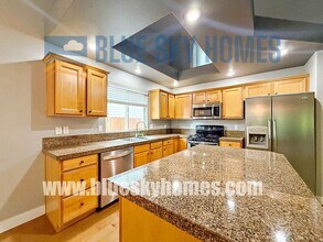 5930 N Silver Maple Ave in Meridian, ID - Foto de edificio - Building Photo