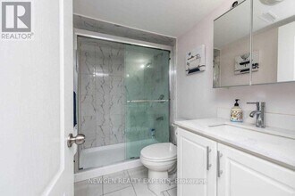 24 Thornapple St in Brampton, ON - Building Photo - Building Photo