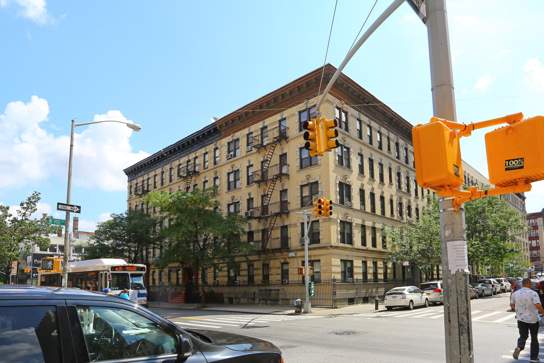 141 Wadsworth Ave in New York, NY - Building Photo