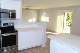 10817 W Taft St in Phoenix, AZ - Building Photo - Building Photo
