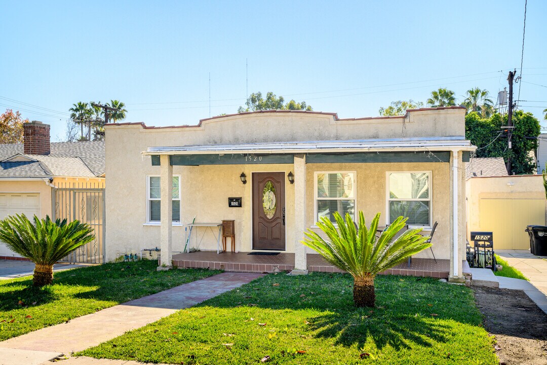 1520 Orange Grove Ave in Glendale, CA - Building Photo
