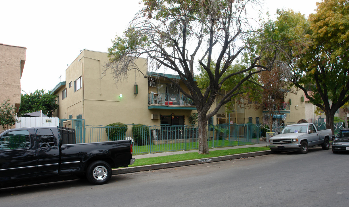 8849 Cedros Ave in Panorama City, CA - Building Photo