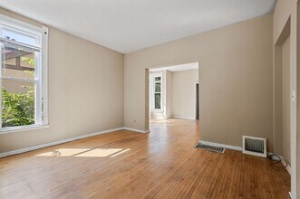 1075 13th Ave SE in Minneapolis, MN - Building Photo - Building Photo