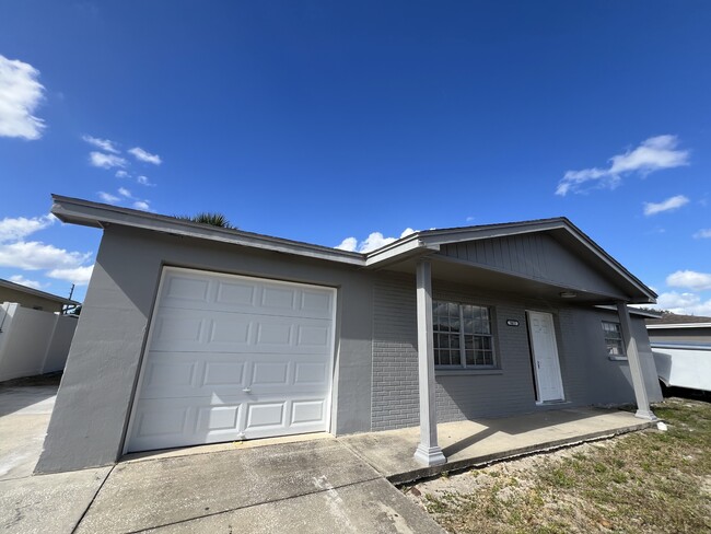 9415 Barrington Ln in Port Richey, FL - Foto de edificio - Building Photo