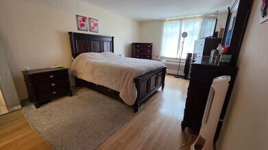 25 Vernon St, Unit 205 in Brookline, MA - Foto de edificio - Building Photo
