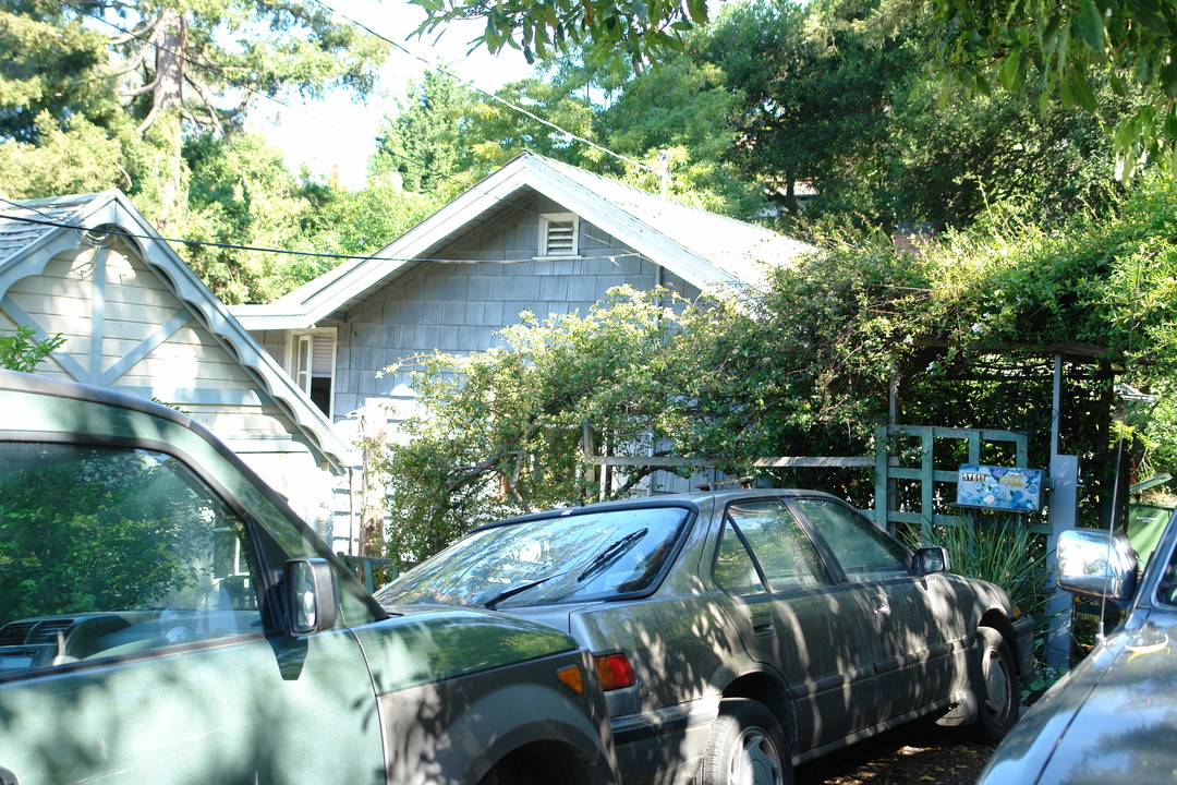 1402 Spring Way in Berkeley, CA - Building Photo