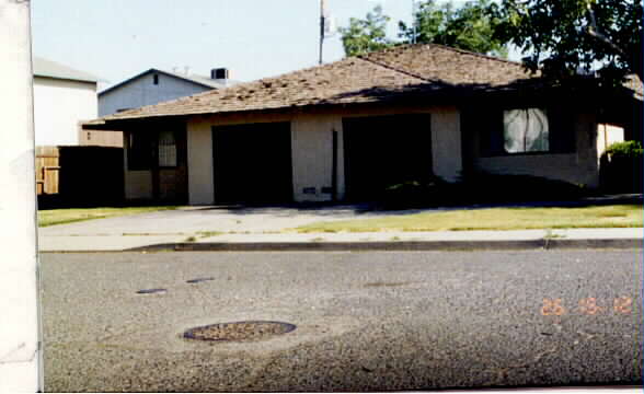 2131 Oakmont Way in West Sacramento, CA - Building Photo - Building Photo