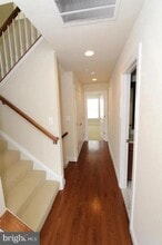 8043 Reserve Way in Vienna, VA - Building Photo - Building Photo