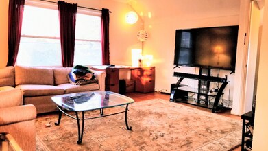 1409 Catalpa Dr, Unit 2 in Royal Oak, MI - Building Photo - Building Photo