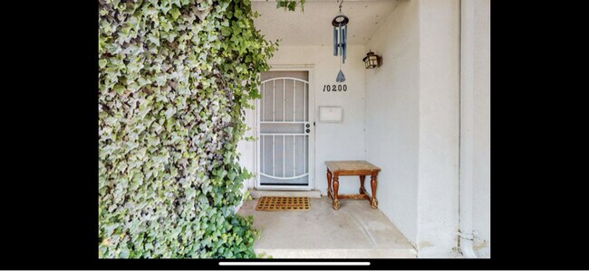 10200 Los Arboles Ave NE in Albuquerque, NM - Building Photo - Building Photo
