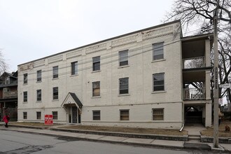 241 Bedford Rd in Toronto, ON - Building Photo - Building Photo