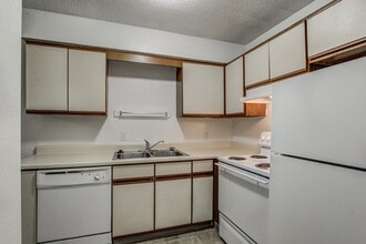 Timber Creek Apartments in Mt. Pleasant, MI - Building Photo - Building Photo
