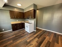 2905 Glenmore Ave photo'