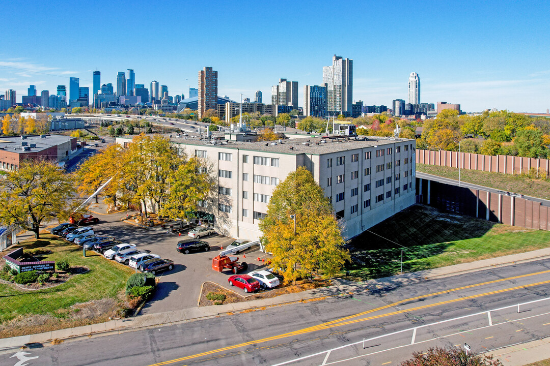 Minnehaha 94 in Minneapolis, MN - Building Photo