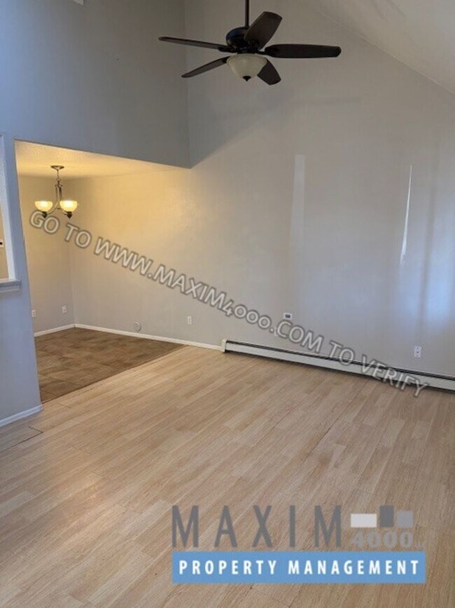 385 Sunnyside Cir in Grand Junction, CO - Building Photo - Building Photo