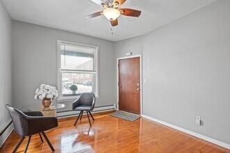 1609 4th St NE, Unit 2 in Minneapolis, MN - Building Photo - Building Photo