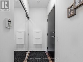 15 Viking Ln in Toronto, ON - Building Photo - Building Photo