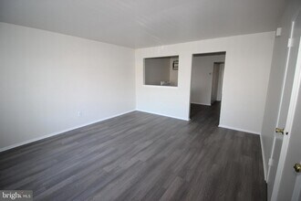 2016 Jason Dr, Unit A in Huntingdon Valley, PA - Building Photo - Building Photo