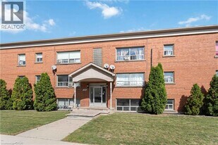 2189 King St E in Hamilton, ON - Building Photo