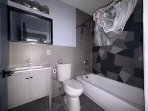 152 Van Horne St, Unit 3 in Jersey City, NJ - Building Photo - Building Photo