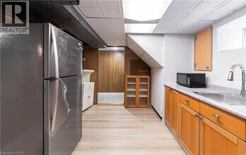 337 E 33rd St in Hamilton, ON - Building Photo - Building Photo