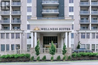 5698 Main St in Niagara Falls, ON - Foto de edificio - Building Photo