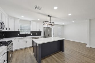 5475 Sunbury Dr in Beaumont, TX - Building Photo - Building Photo