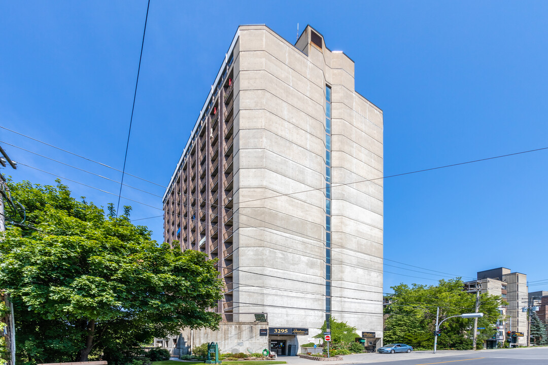 3295 Gouin Boul O in Montréal, QC - Building Photo