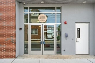 Central Parker Crossing in Clifton, NJ - Foto de edificio - Building Photo