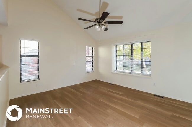 404 SE Bristol Dr in Lee's Summit, MO - Foto de edificio - Building Photo