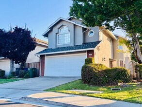 1201 Sassone Ct in Milpitas, CA - Foto de edificio - Building Photo