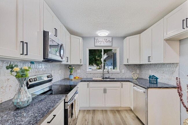 2628 Cypress Ave in Stockton, CA - Building Photo - Building Photo