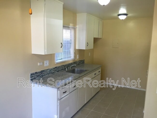 256 Euclid Pl in Upland, CA - Building Photo - Building Photo