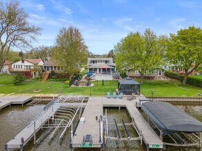 2405 Grove Ln in Cary, IL - Building Photo - Building Photo