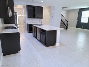7553 Old Compton St in Las Vegas, NV - Building Photo - Building Photo