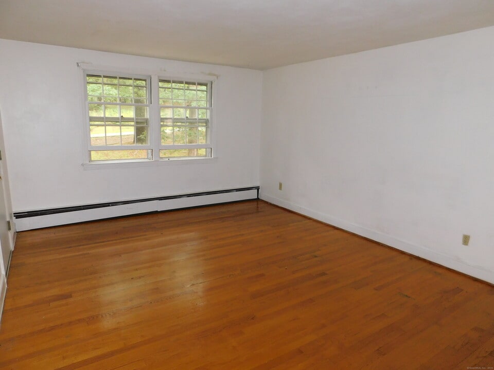 10 Carpenter Rd in bolton, CT - Building Photo