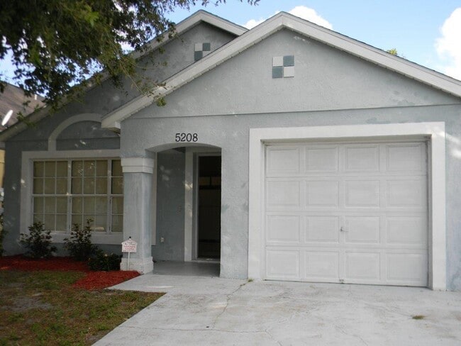 property at 5208 Regal Oak Cir