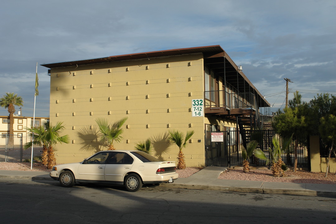 332 W Cincinnati Ave in Las Vegas, NV - Building Photo