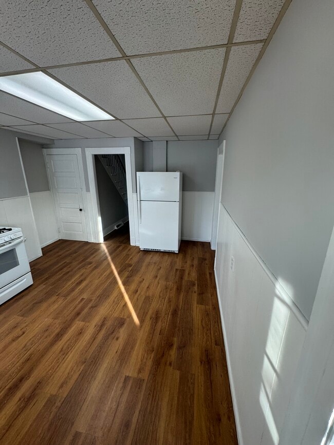 2 Clinton St in Easthampton, MA - Foto de edificio - Building Photo