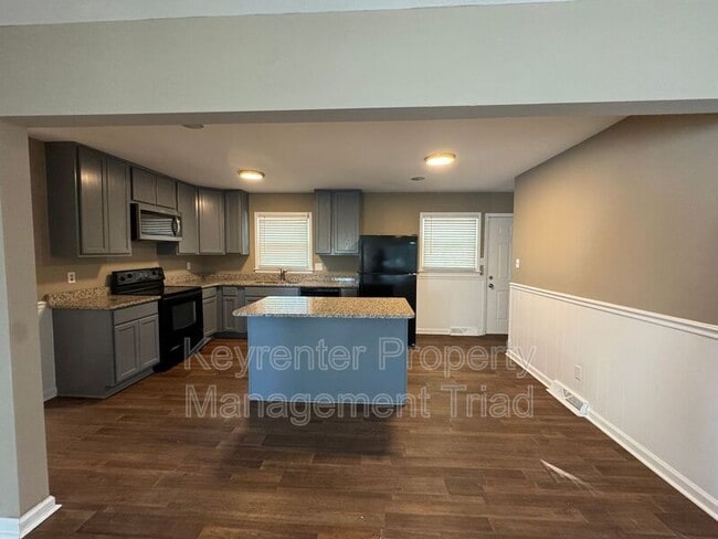 2424 New Orleans St in Greensboro, NC - Building Photo - Building Photo