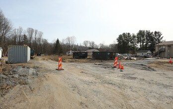 464 Maple Ave in Saratoga Springs, NY - Foto de edificio - Building Photo