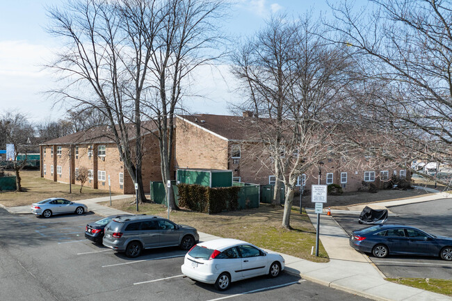 Centennial Gardens in Roosevelt, NY - Building Photo - Building Photo