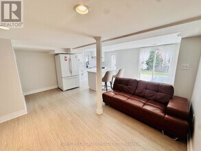 7 Captain Francis Dr in Markham, ON - Building Photo - Building Photo