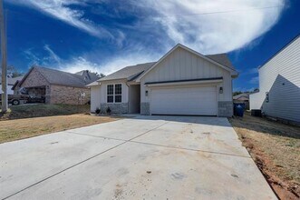 5116 Stoneridge Dr in Granbury, TX - Building Photo - Building Photo