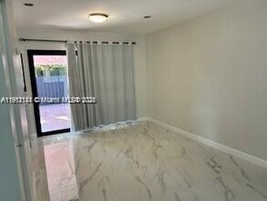 4972 SW 136th Pl in Miami, FL - Foto de edificio - Building Photo